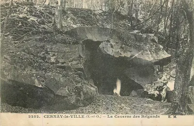 CERNAY-la-VILLE (S.-et-O.) — A Caverna dos Bandidos — E.M. n°2252