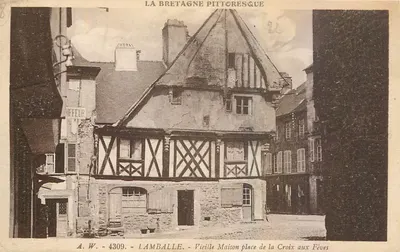 Lamballe - Velha Casa na Praça da Cruz das Feijoadas — A. W. - 4309