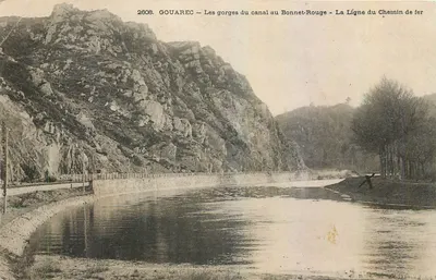 Gouarec — As gargantas do canal no Bonnet-Rouge — A Linha do Caminho de Ferro