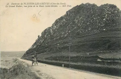 Arredores de PLESTIN-LES-GRÈVES (Côtes-du-Nord) — O Grande Rocher, vista tirada da Estrada Saint-Michel — ND Pbot.