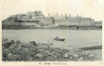 Jersey - Castelo de Elisabeth — vista do castelo e de um barco — série 58