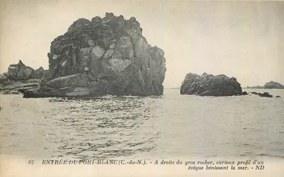 Entrada do Port-Blanc (C.-du-N.) — Grande rocha em forma de bispo abençoando o mar — N°82