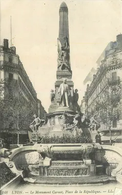 LYON — Pomnik Carnota, Plac Republiki — LL.