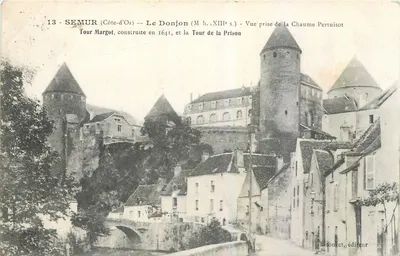 Semur (Côte-d'Or) — O Donjon (M. h. XIIIe s.) — Visão tirada da Chaume Pertuisot