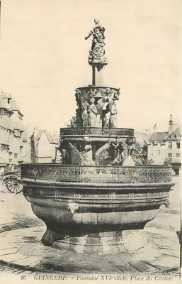 Guingamp - Fonte do Século XVI, Place du Centre