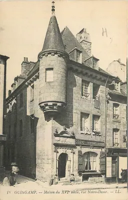 Guingamp — Casa do século XVI, rua Notre-Dame — LL.