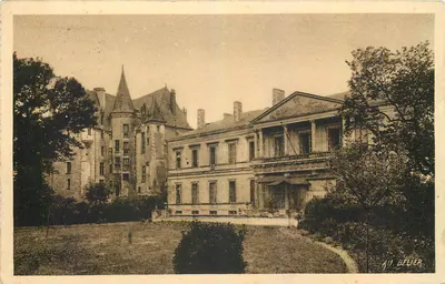 Castelo de Châteauroux — fundado no século XIX, reconstruído no século XVII — Au Delier, n°707