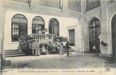 Saint-Honoré-les-Bains (Nièvre) — Estabelecimento Termal, o Salão