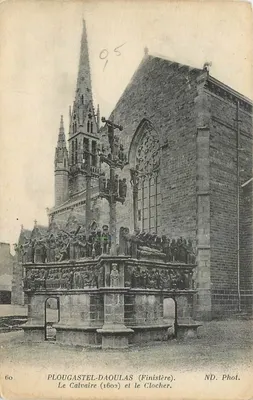 PLOUGASTEL-DAOULAS (Finistère). O Calvário (1602) e a Torre da Igreja.