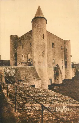 Castelo de Noirmoutier — vista do donjon — Edições Artísticas Raymond Bergevin, La Rochelle, n° 17682
