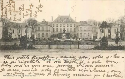 La ROCHE-sur-YON — Hotel da Prefeitura — Mme Milheau, fot.-editora