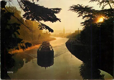 Mopy — Vista do amanhecer no Canal du Midi — La France Touristique