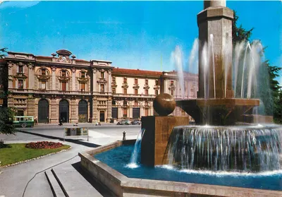 Cuneo — Fontana luminosa e Stazione Ferroviaria — Cuneo