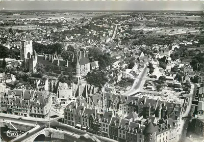 Gien (Loiret) — Vista geral aérea — Edições Aéreas Mâcon