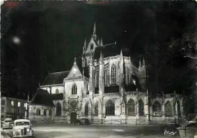 La Ferté-Bernard (Sarthe) — Notre-Dame des Marais (séculos XV e XVI) iluminada — Bilhete postal moderno 'CIM' n° 000
