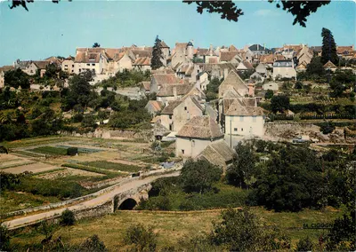 Saint-Benoît-du-Sault — Vista geral (baixo o ponte romano) — La Cigogne