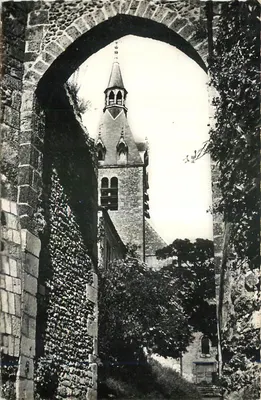 Vista da Igreja de Châteaurenard (Var) — vista do antigo castelo — editor: Les Éditions du Musée Français