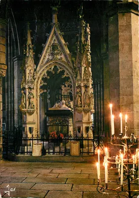 Tumba de São Yves — Catedral de Tréguier (C.-du-N.) — Edições JOS
