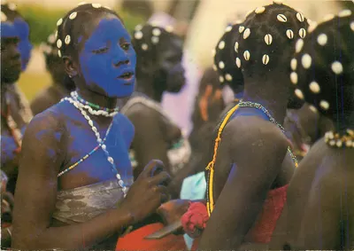Dançarinas jovens — África em cores — IRIS, n°7628