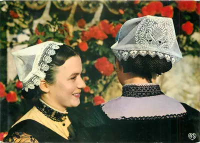Twee vrouwen met traditionele hoofddeksels — Pays Maraichin — Uitgevers Artaud & Cie, Antes-Carquefou