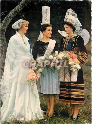 Meninas dos Pays de Douarnenez, Elliant — Éditions du DOS, Châteaulin