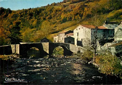 Ambiente de Issoire — A Couze de Besse e o antigo ponte Saurier — Fotografia de Albert Monier