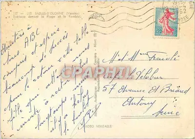 Les Sables-d'Olonne (Vendée) — Kobieta przed plażą i wybrzeżem — Wydawnictwo Artifiques - Mercier Carrère — Rewers