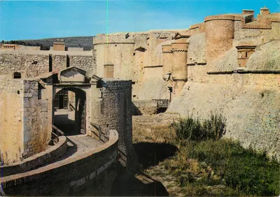 Castelo-forte de Salses — Defesas da entrada — Edições do Castellet