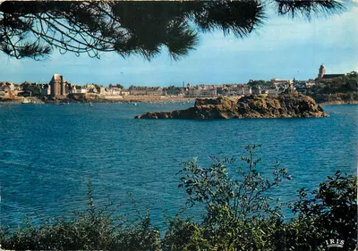 Saint-Servan — vista geral e o rochedo de Bizeux — editor IRIS