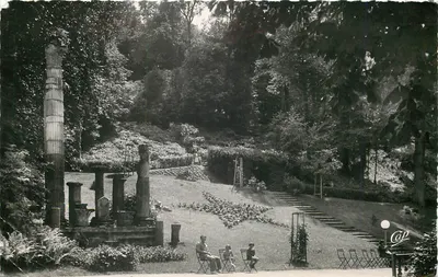Bourbonnais-Bains — O Parque das Colunas Romanas — Cap