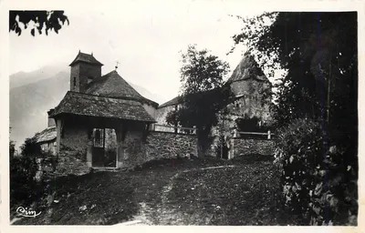 Arredores de Laruns (B.-Pyr.) — Capela e velho Château d'Assouts — editor P. Bonnier Wacon
