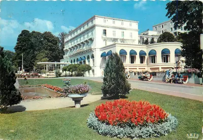 Divonne-les-Bains — O Casino e os Jardins — Iris