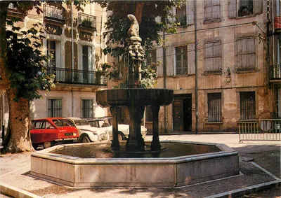 Ceret (66-Pyr.-Or.) — A antiga Fonte da Praça dos 9 Jatos — Edições 'St' n°36.411