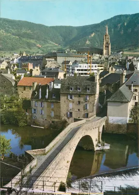 Lozère — Mende — Ponte Notre-Dame e campanário da catedral. Editado por D.T. Lozère.