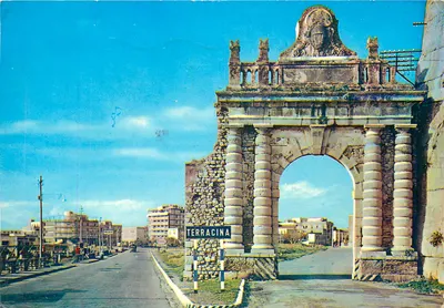 Terracina — Porta de Nápoles — PhotoGrafica - Terni