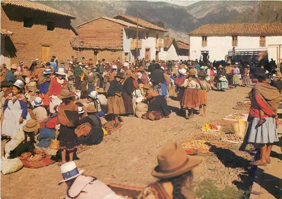 Mercado animado em Ollantaytambo — Peru — editor desconhecido