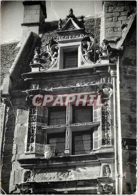 Janela Renascentista ornando a casa onde nasceu Étienne de Boétie — Sarlat (Dordogne) — Éditions de S. Palais
