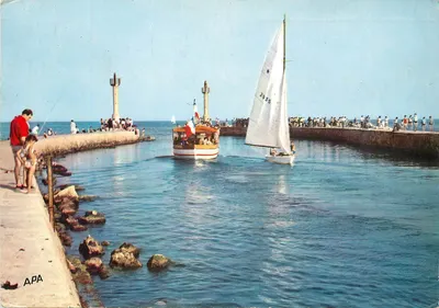 Palavas-les-Flots — A embarcação de passeio na entrada do canal — Sociedade das Cartas Postais APA-POUX