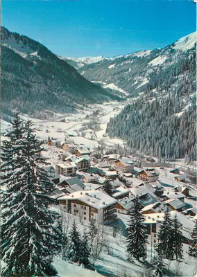 Châtel (Haute-Savoie) — widok zimowy na dolinę Essert — Drukarnia Combière