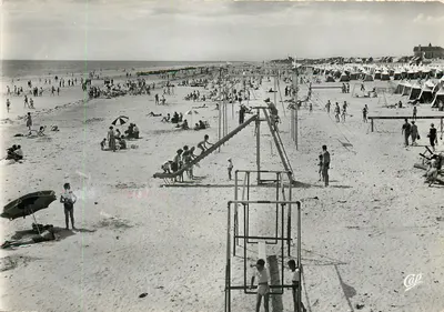 Plage de Saint-Jean-de-Monts — vue animée avec toboggan et tentes — éditeur Cap