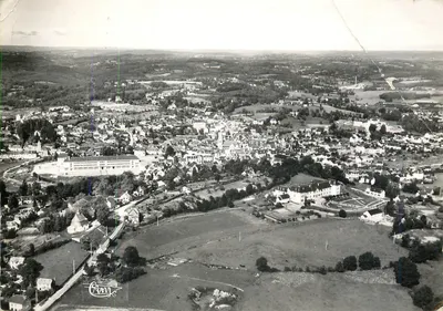 Usse (Corrèze) — Vista panorâmica aérea — Edições Aéreas Comber (n°2-77)