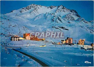 Val Thorens (Savoie) — estação de esqui ao entardecer — editor Cing