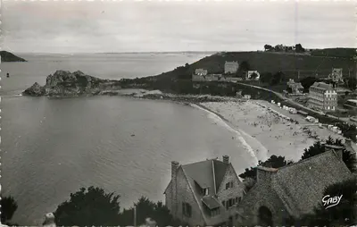 Praia de Tréstrignel e Ponta do Castelo — vista panorâmica — Éditions Gaby