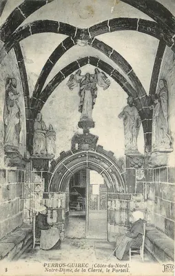 Perros-Guirec (Côtes-du-Nord). Nossa Senhora da Clarté, o Portal.