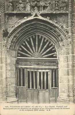 Perros-Guirec (C.-du-N.) - La Clarté. Portal sul — notável por seus capitéis de porfírio e suas colunetas decoradas com folhagens (século XVI) — A.B.