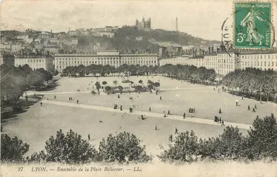 LYON. — Conjunto da Place Bellecour. — LL.