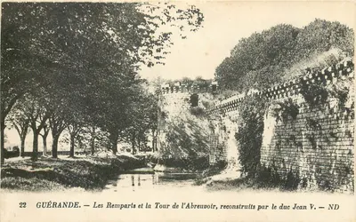 Guérande — Os Muros e a Torre da Fonte, reconstruídos pelo duque João V