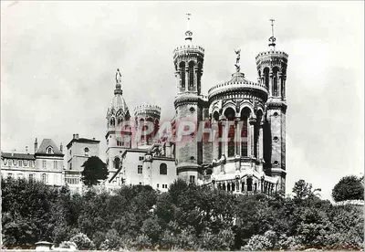 As Torres da Basílica Nossa Senhora de Fourvière — Lyon — Les Éditions de l'Économie