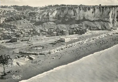 Le Tréport (S.-W.) — Vista aérea — A Praia e as Falésias — Edições Actionnaire, Comblot, Ancerville