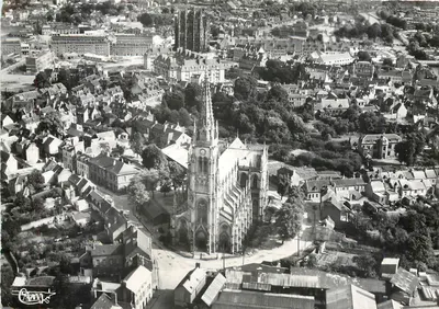 Abbeville (Somme) — Vista aérea — Igrejas St-Jacques e St-Vulfran — Edições Aéreas 'VÉRITABLE' n°20757